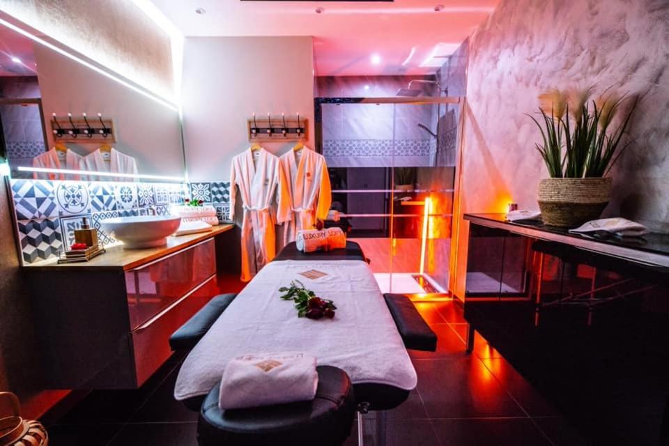 Loft Privatif Avec Jacuzzi Et Sauna Saint-Dizier Ngoại thất bức ảnh